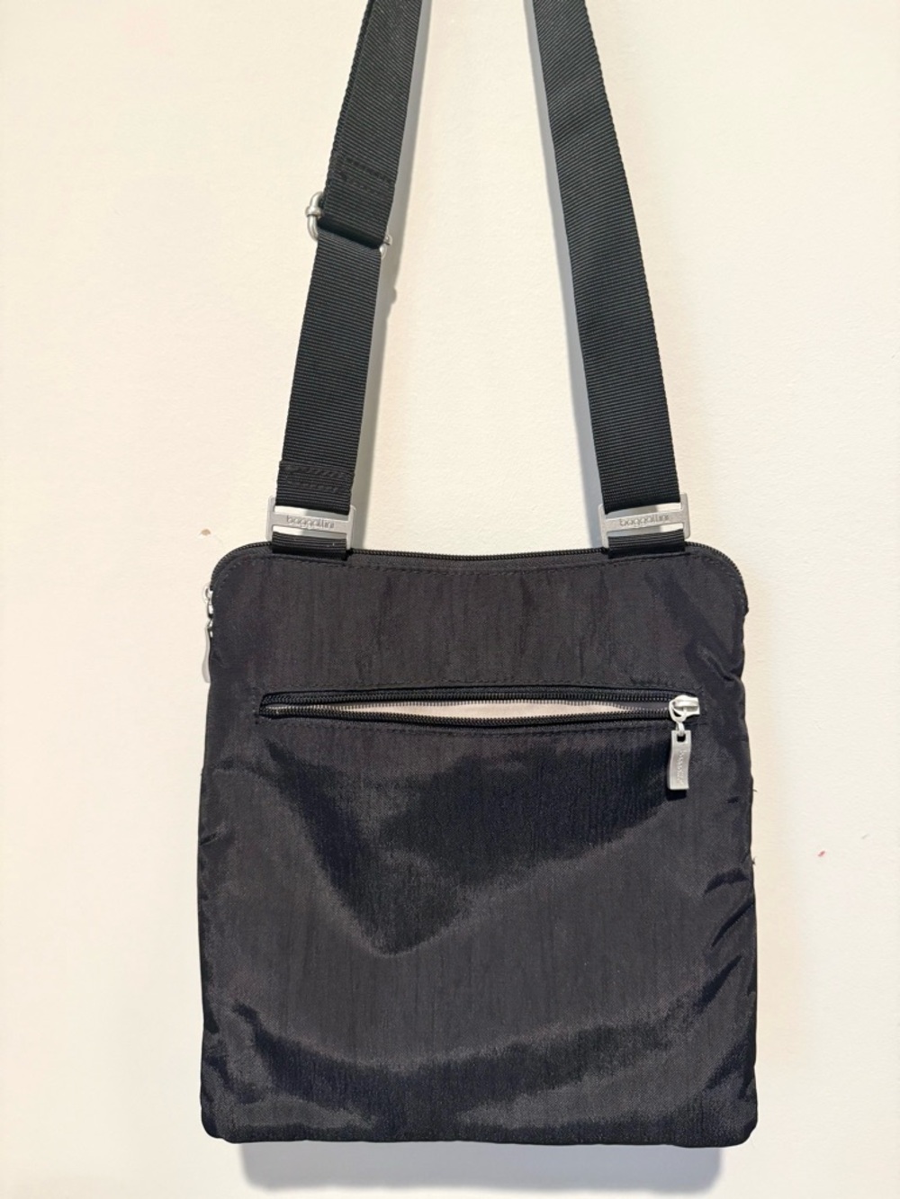Baggallini Black Horizon Lightweight Crossbody Messenger Bag Travel Nylon - Picture 5 of 5